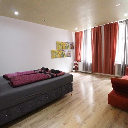 Private Triple Bedroom Rf1 Wien Exteriör bild