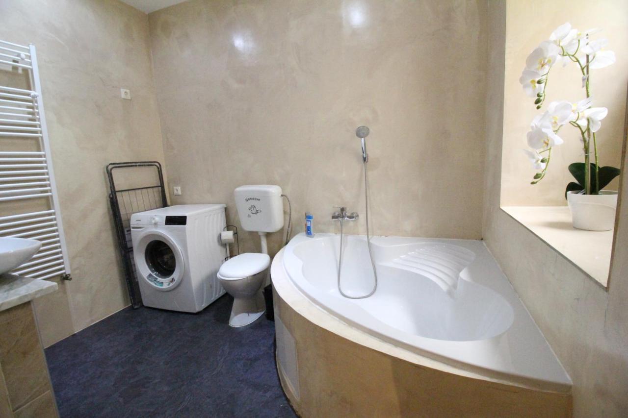 Private Triple Bedroom Rf1 Wien Exteriör bild